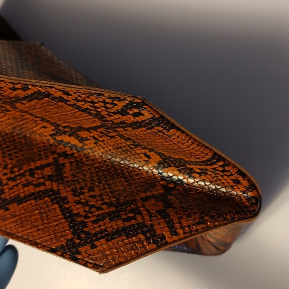 Vintage Inspired Snakeskin Minimalist Style Soft Faux Leather Handbag Clutch - Picture 3 of 12